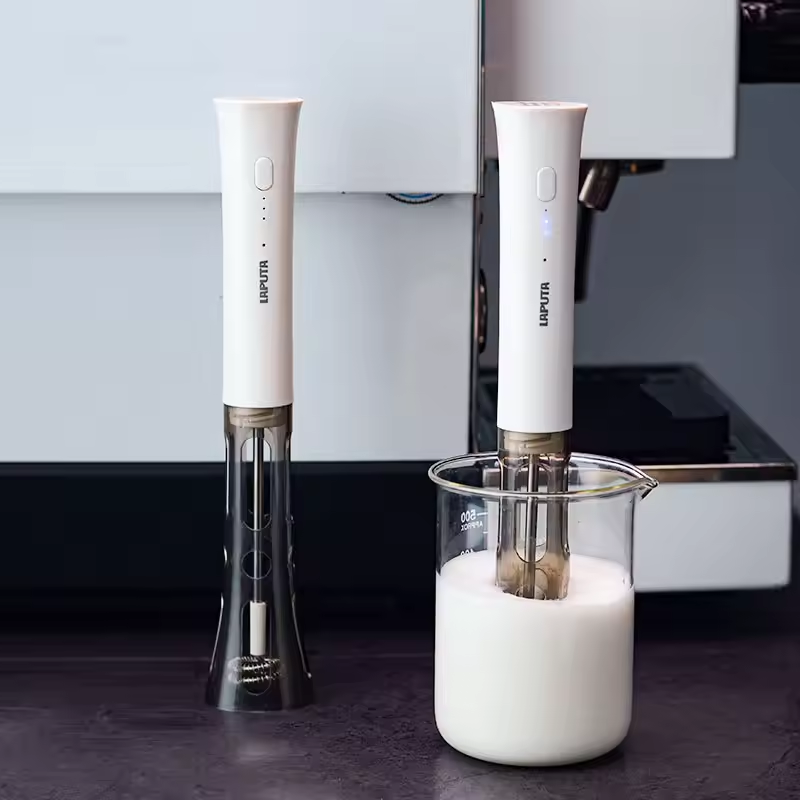 Electric Milk Frother Handheld - 電動ミルクフォーマー、ハンディタイプ、USB充電式、コーヒー用泡立て器、ラテやカプチーノを作るのに最適、ミキサー、泡立て器、キッチン用品、バリスタ用ツール。